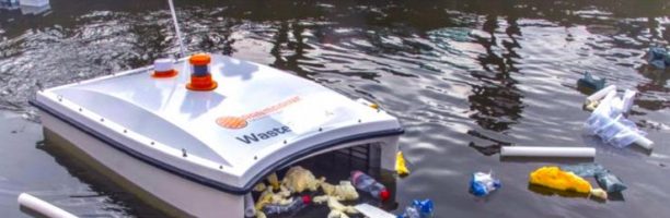 Il robot che pulisce il mare dalla plastica