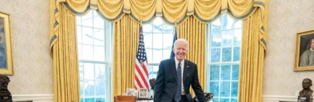 Usa, i cani di Biden entrano nello Studio Ovale: “Non sono in tanti ad avere questo privilegio”