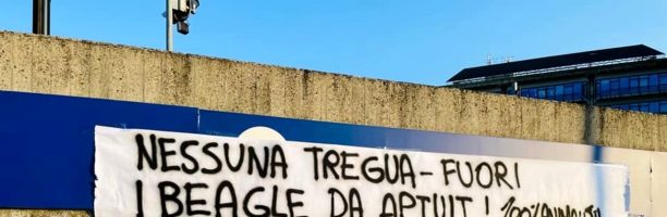 Beagle all’Aptuit, striscioni e carta igienica contro l’azienda. E presto un corteo per Verona